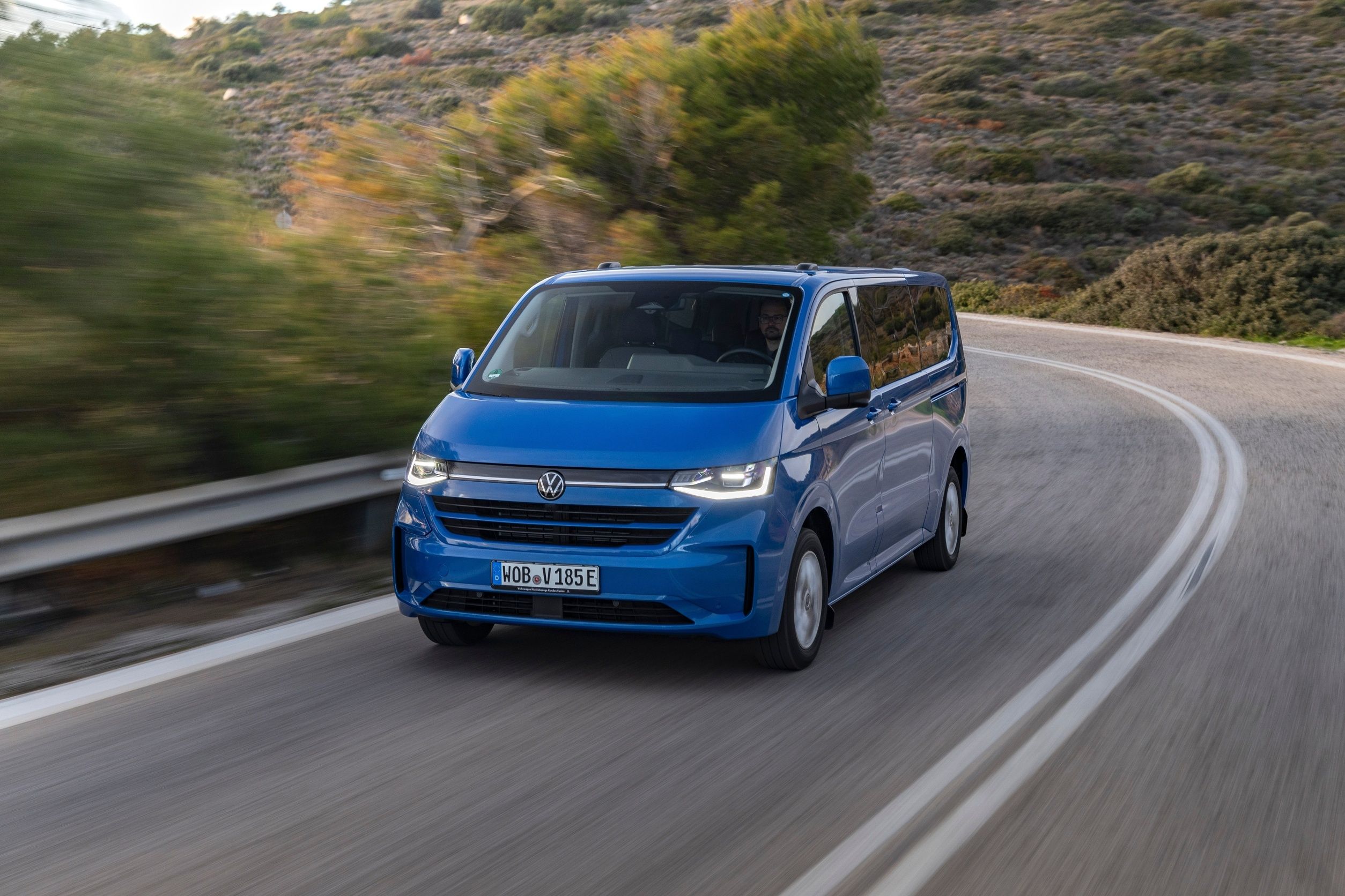 Elektrischer VW T7 Transporter mit größerer Batterie und optionalem 4-Motion-Antrieb