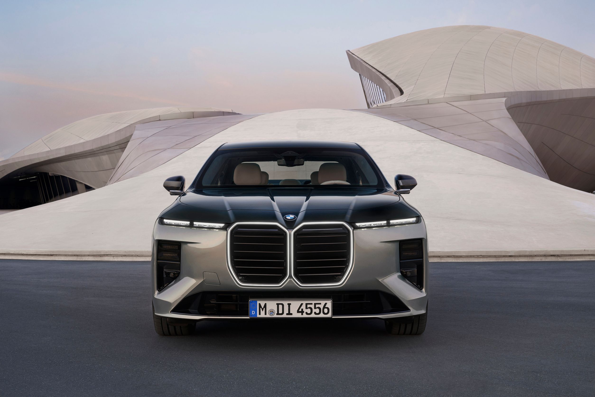 Überarbeiteter BMW 7er und BMW i7 mit neuem Frontdesign