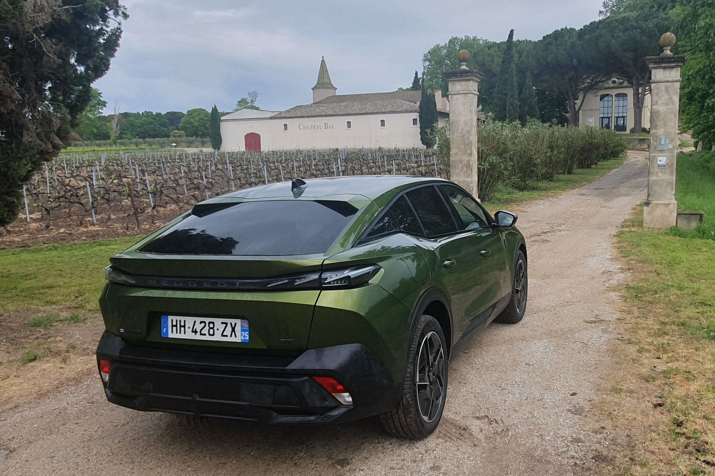 Peugeot 408 Facelift mit neuer Drei-Krallen-Lichtsignatur