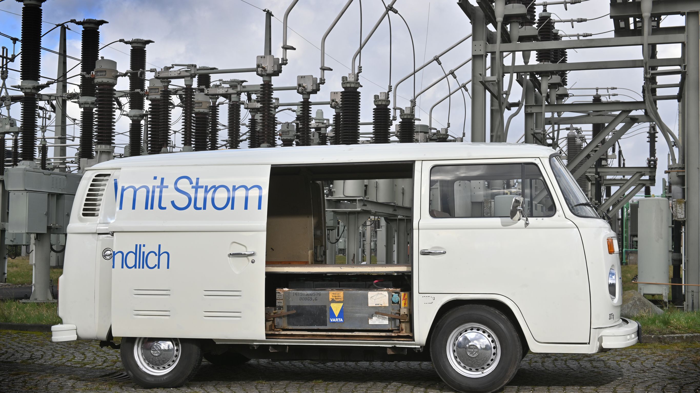 Elektrischer VW T2 von 1977 bei den Classic Days in Berlin