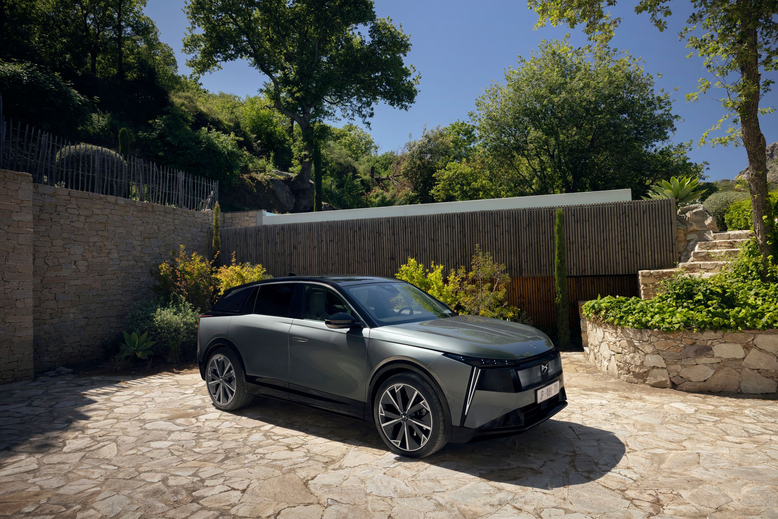 DS No. 7 als elektrifiziertes Premium-SUV von DS Automobiles