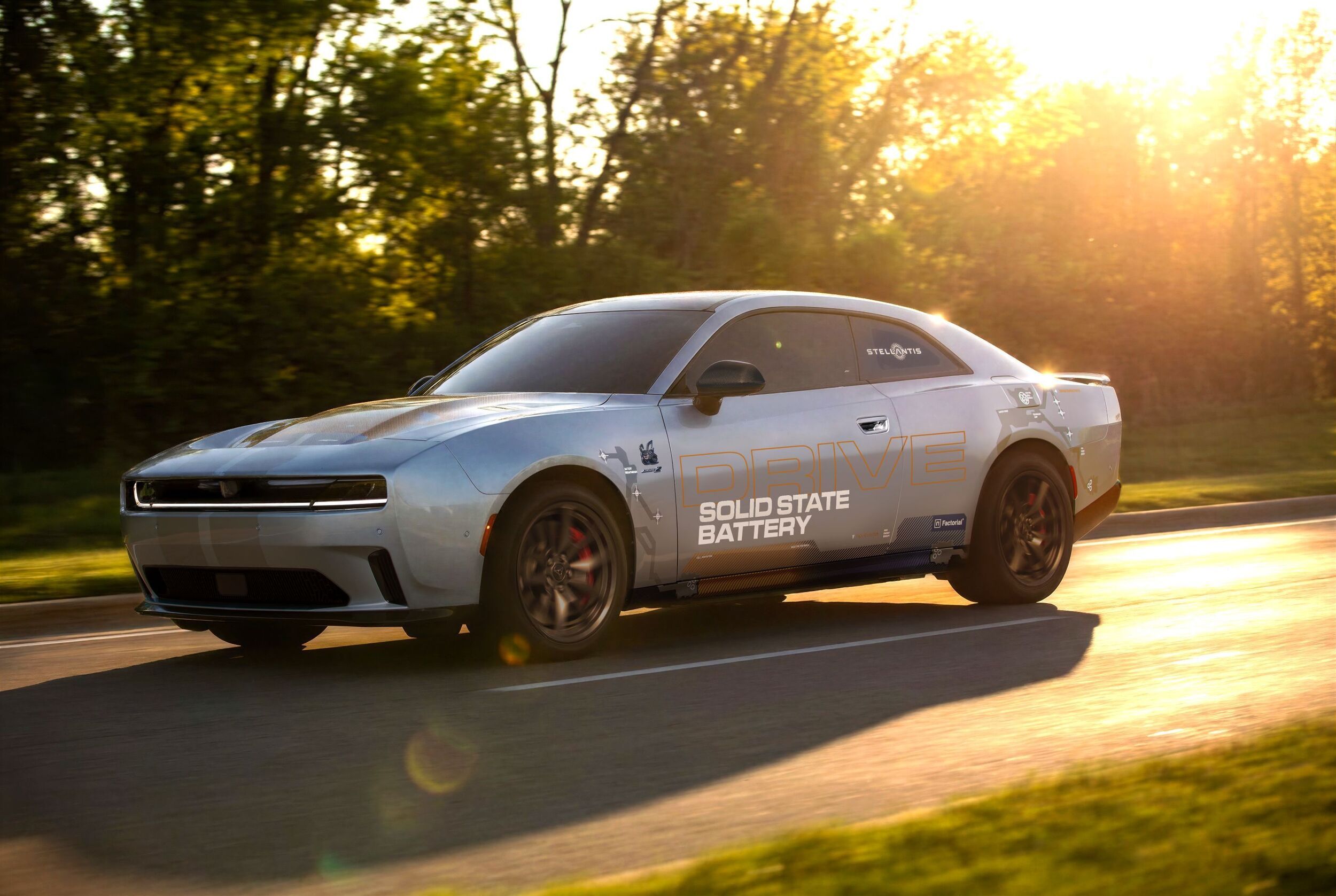 Dodge Charger Daytona als Testfahrzeug für Stellantis-Festkörperzellen