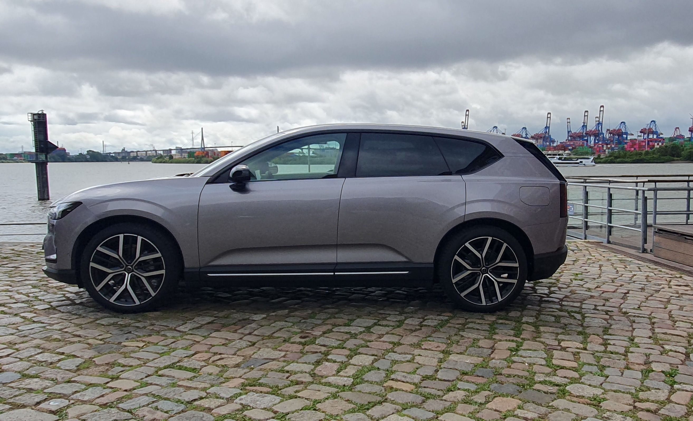 Volvo EX60: Elektro-SUV mit 800-Volt-Technik
