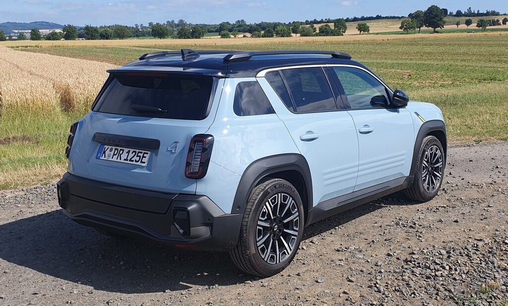 Renault 4 E-Tech Electric 150 Comfort Range.
