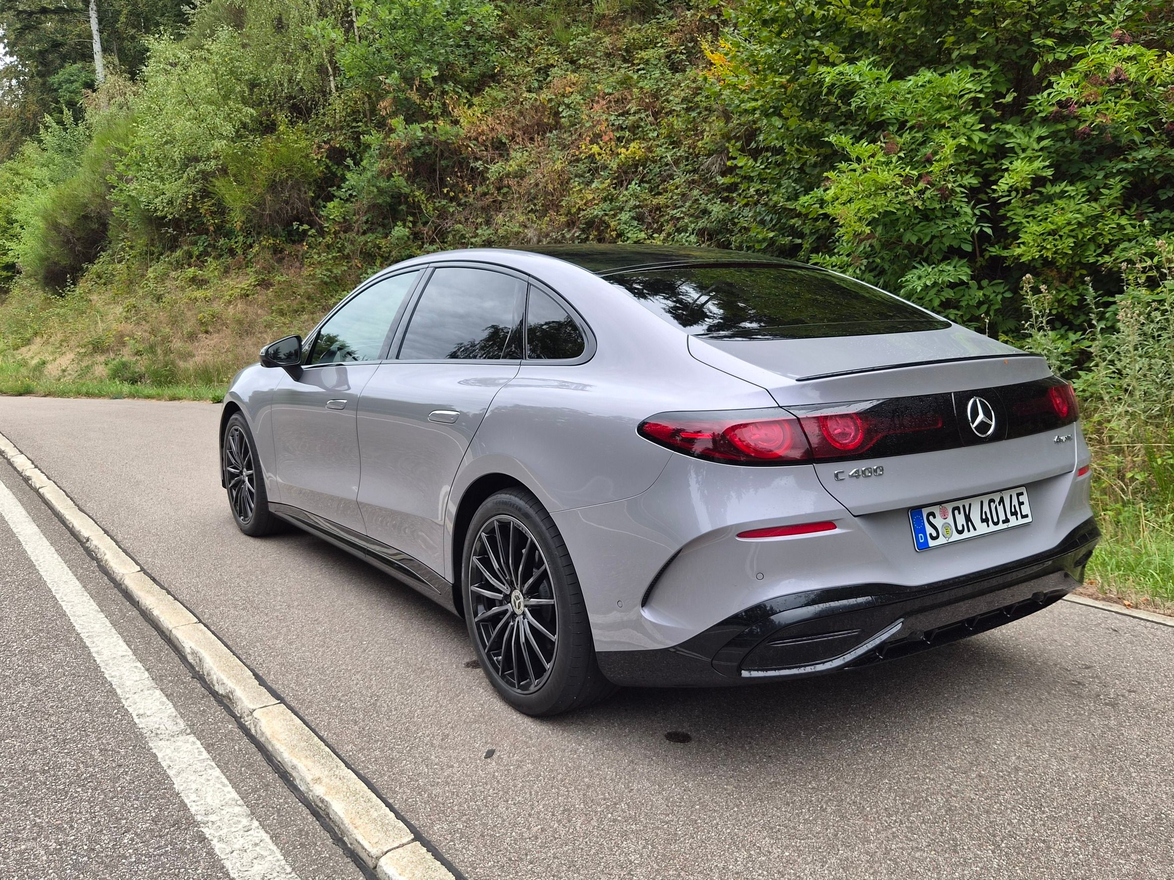 Mercedes C 400 4Matic elektrisch: Luxus auf 4,88 Metern