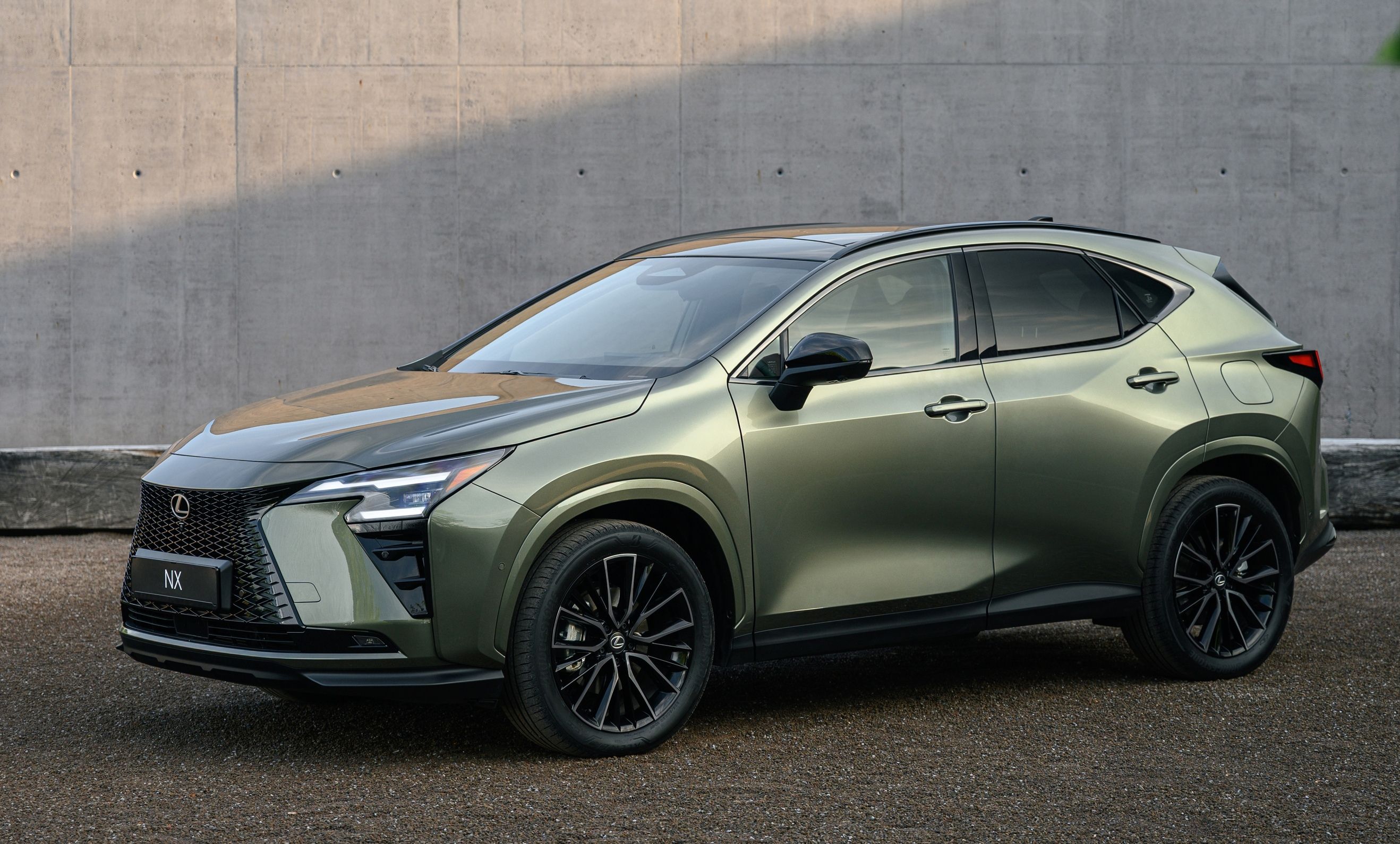 Lexus NX erhält mehr Elektro-Reichweite und Schnellladen