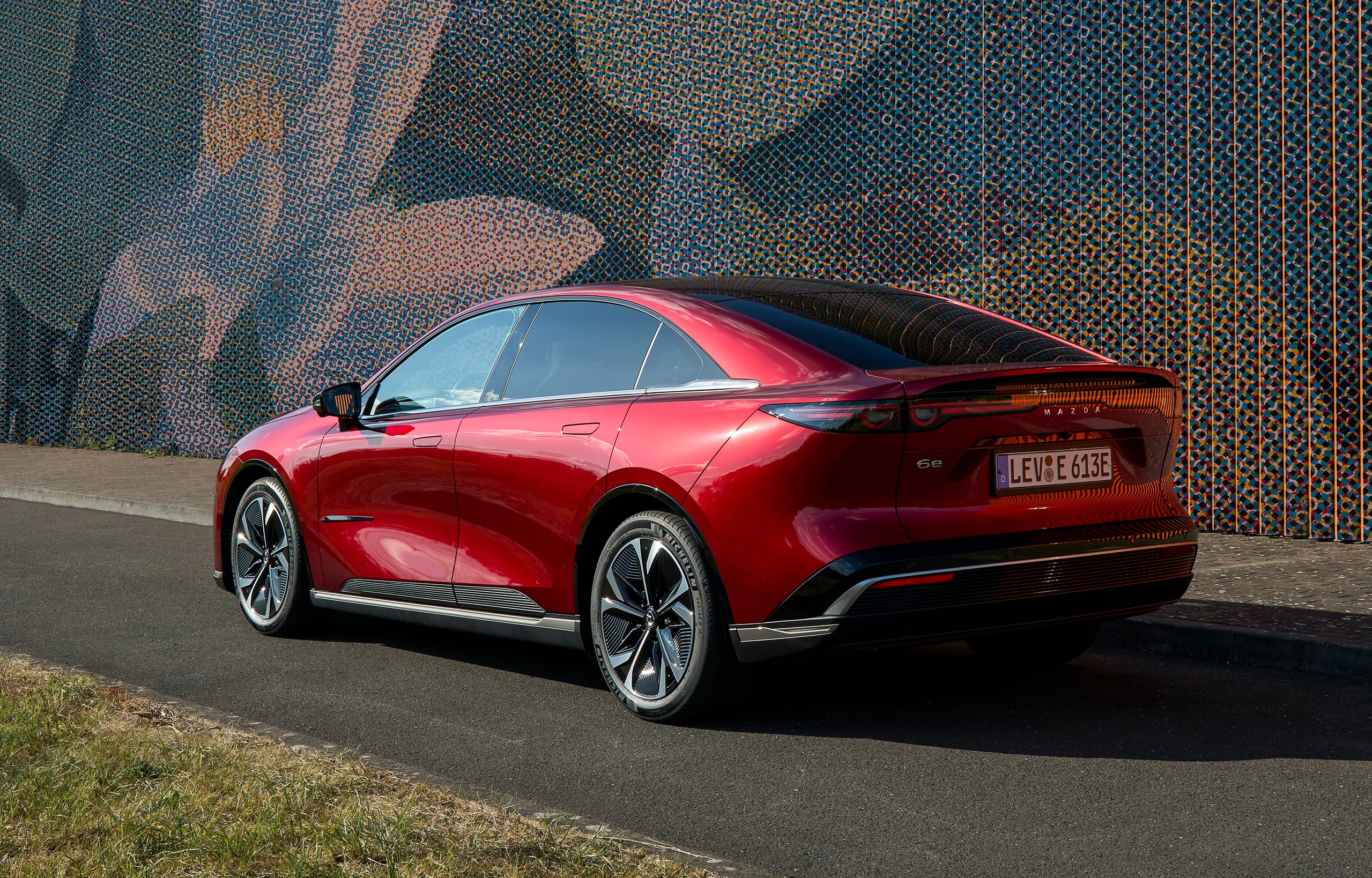 Mazda 6e 2027 lädt schneller und fährt weiter