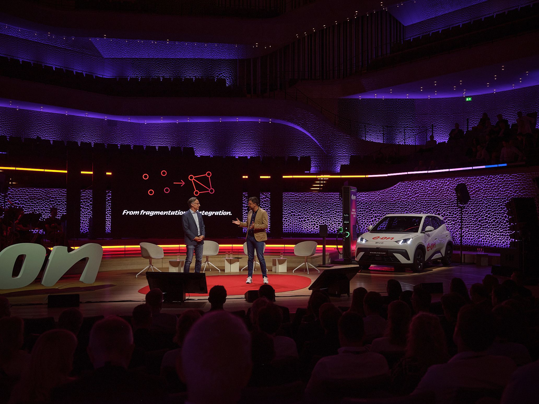 BYD Dolphin Surf bei der Vorstellung des Eon-Ladetarifs in der Hamburger Elbphilharmonie