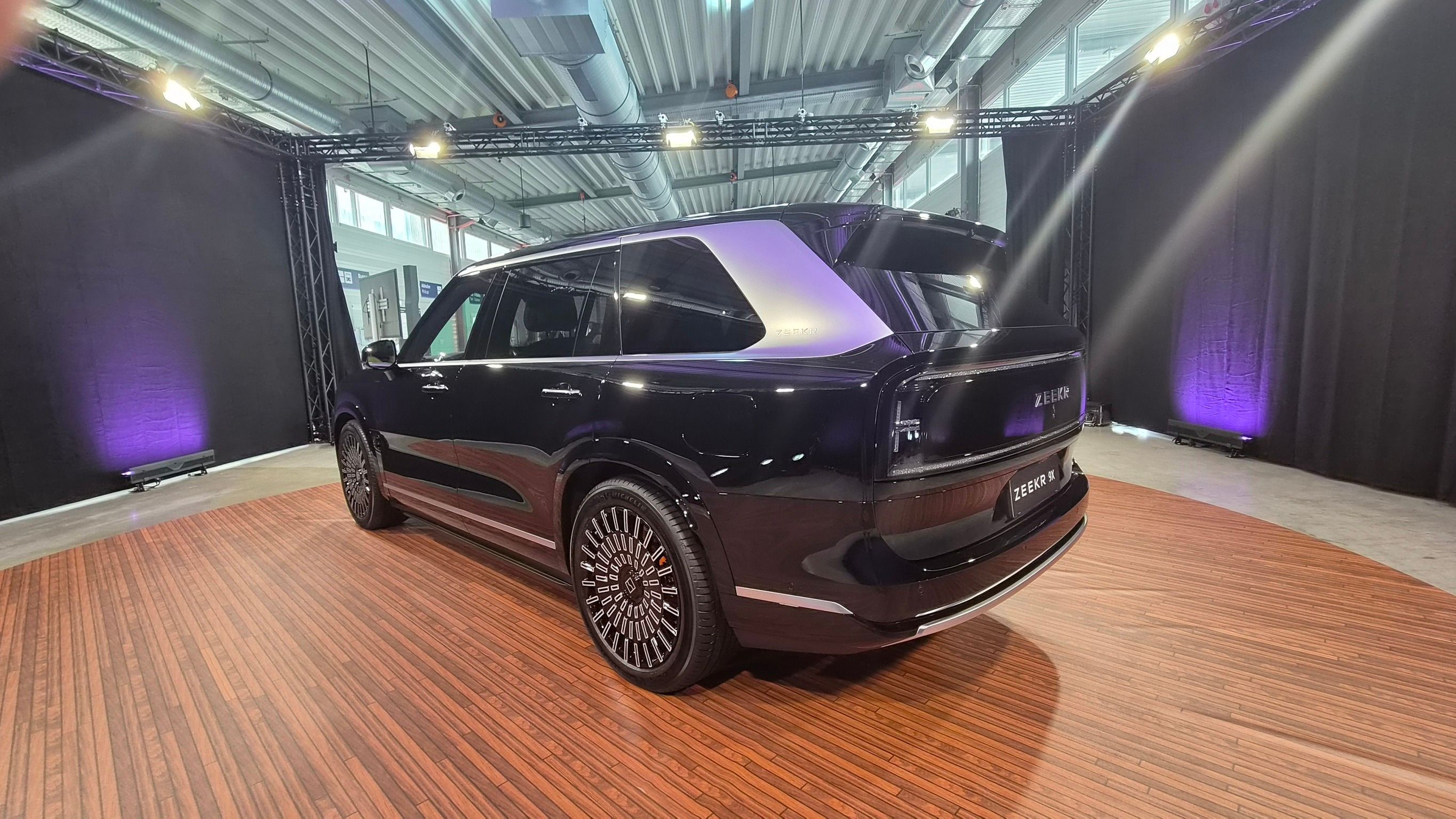 Zeekr 9X Ultra AWD, luxuriöses sechssitziges SUV mit Plug-in-Hybridantrieb