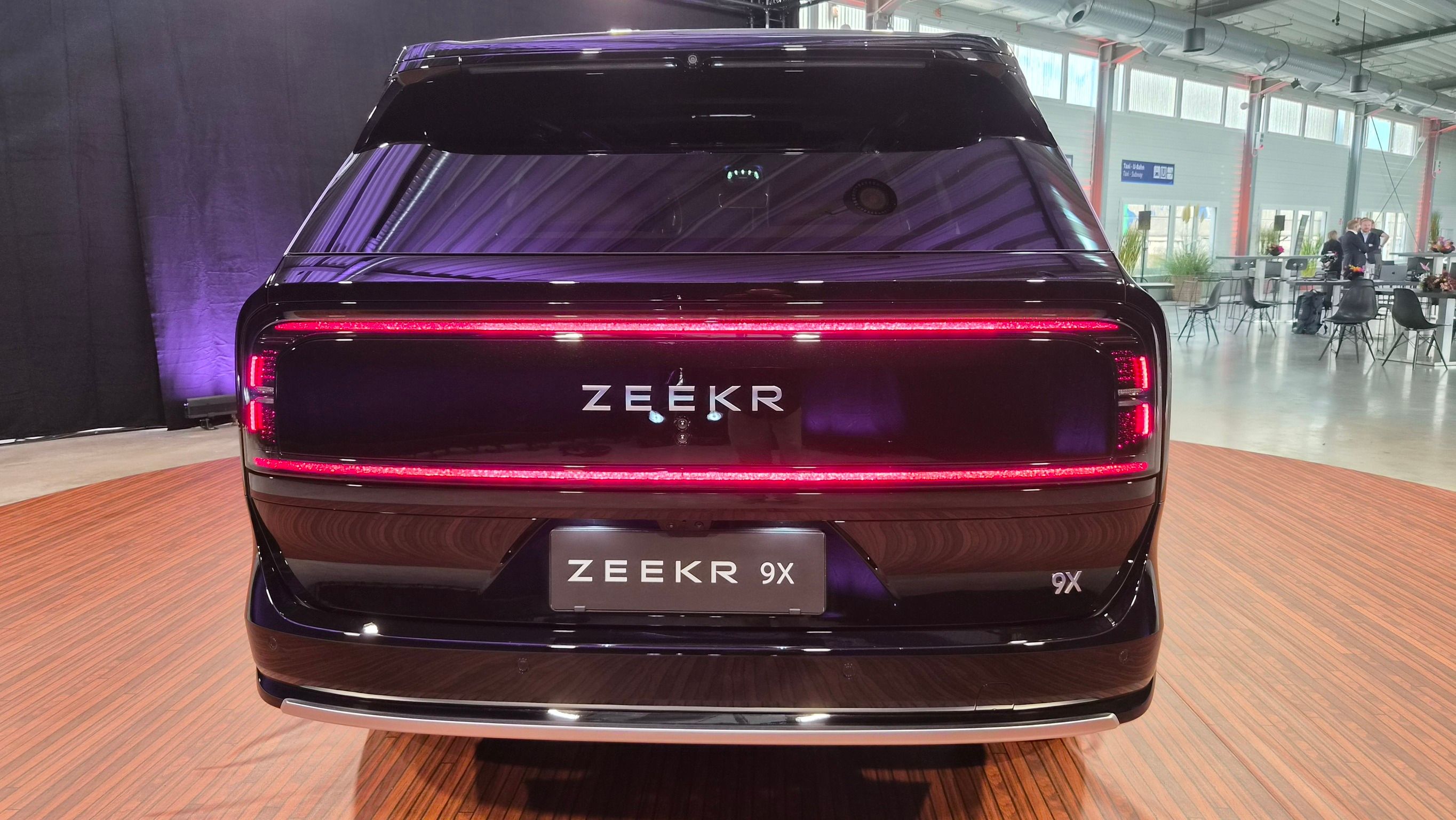 Zeekr 9X Ultra AWD, luxuriöses sechssitziges SUV mit Plug-in-Hybridantrieb